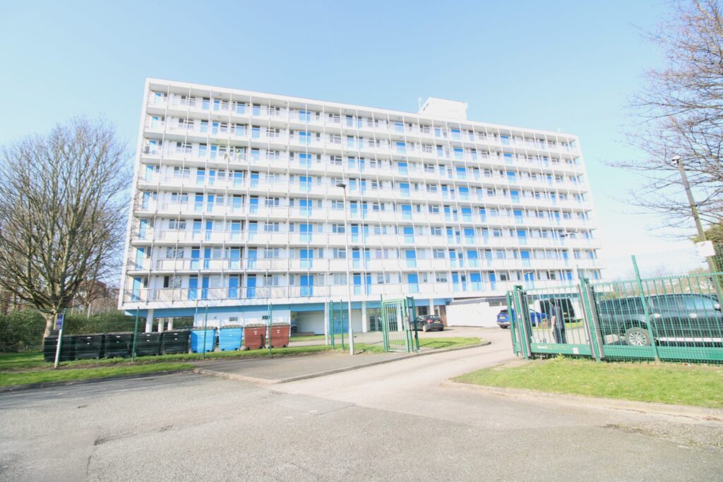 View full details for 55 southmoor 23 - baguley - greater manchester  - M23 1HR