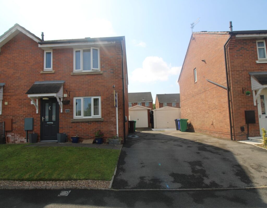 View full details for 52 Devoke Road - Woodhouse park - Greater Manchester - M22 1TY