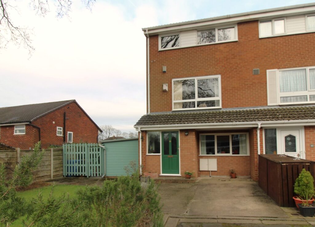 View full details for 12 Green Gables close - Heald Green - Cheshire  - SK8 QT