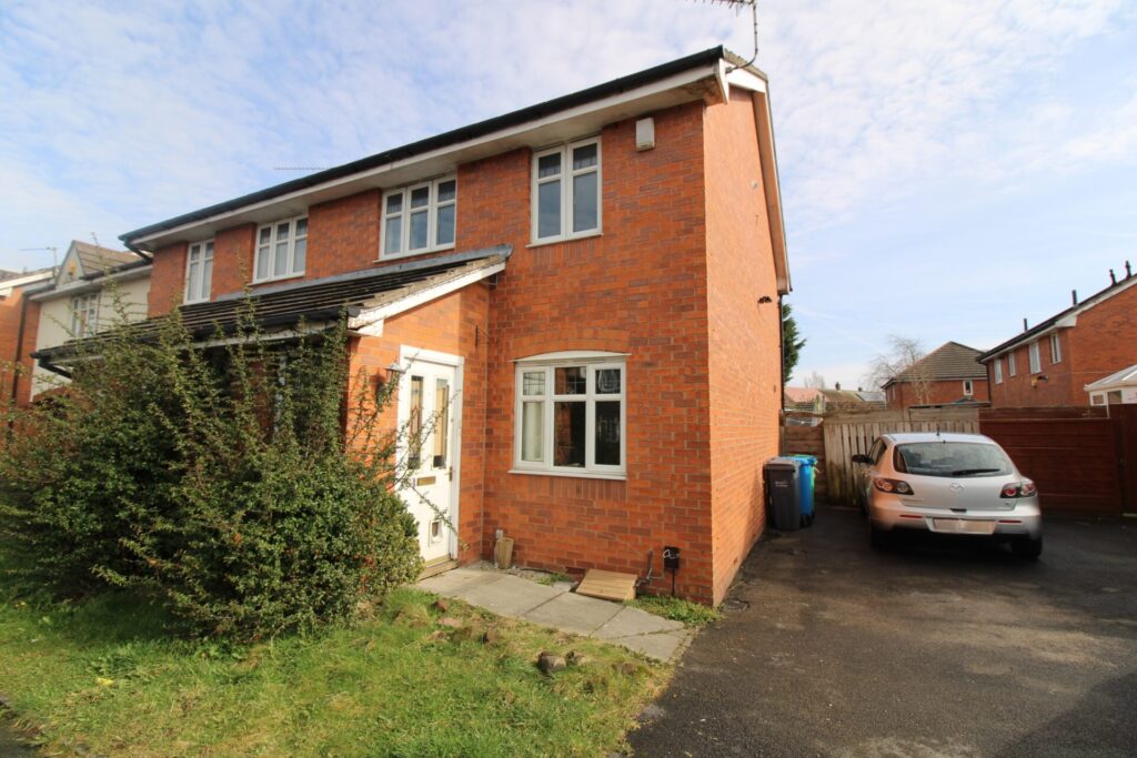 View full details for 64 Ullswater Road - Woodhouse Park - Greater Manchester - M22 1TQ