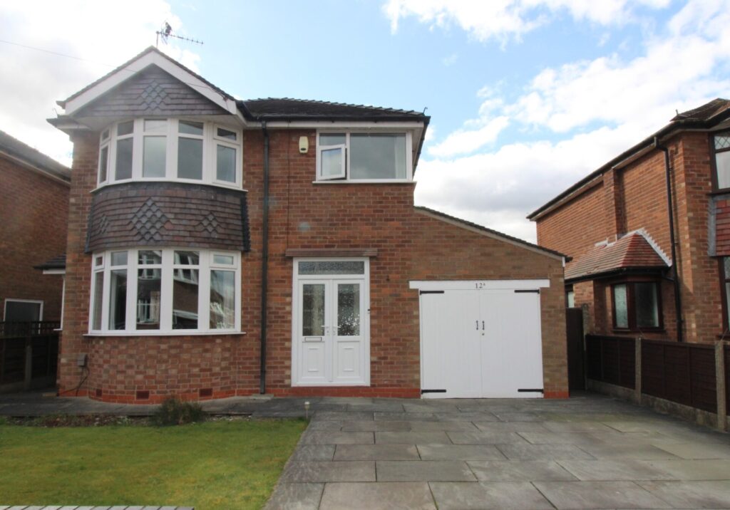 View full details for 12A, New Hall Avenue - Heald Green - Cheshire - SK8