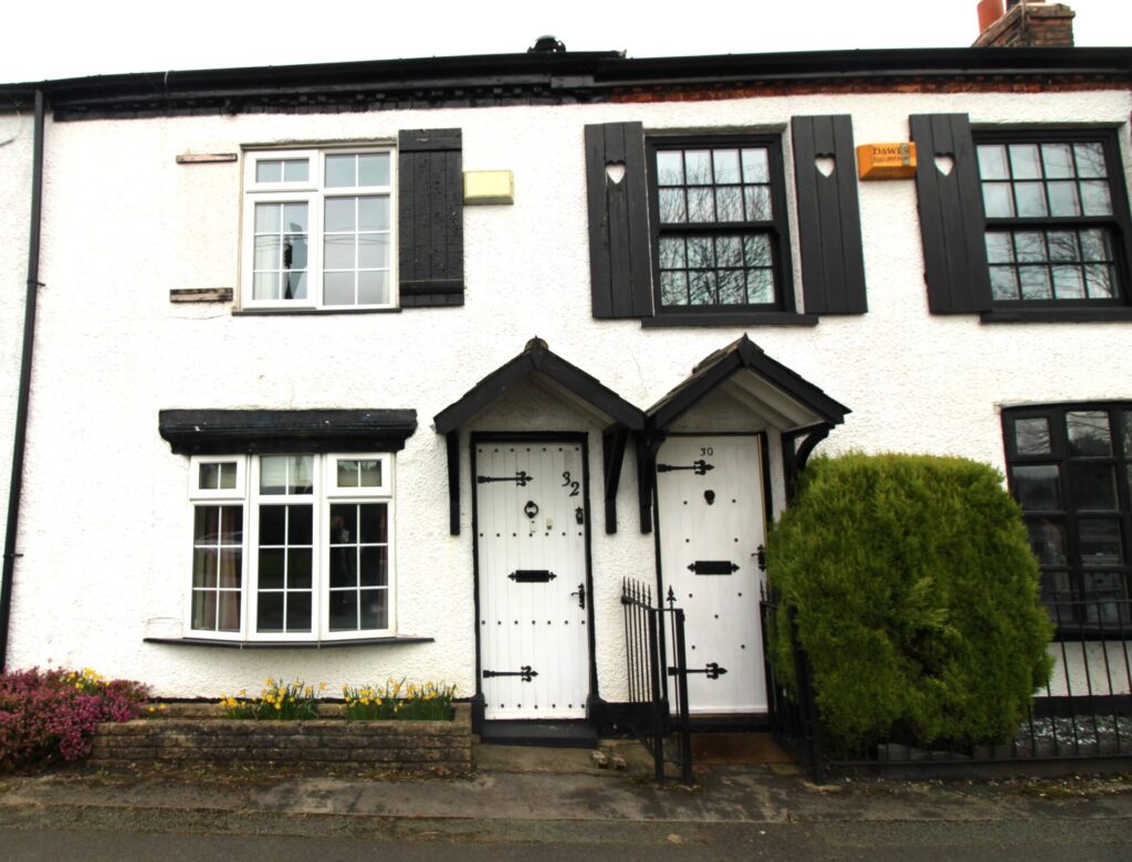 View full details for 32 Daisy Bank Lane - Heald Green - cheshire - SK8 3UB