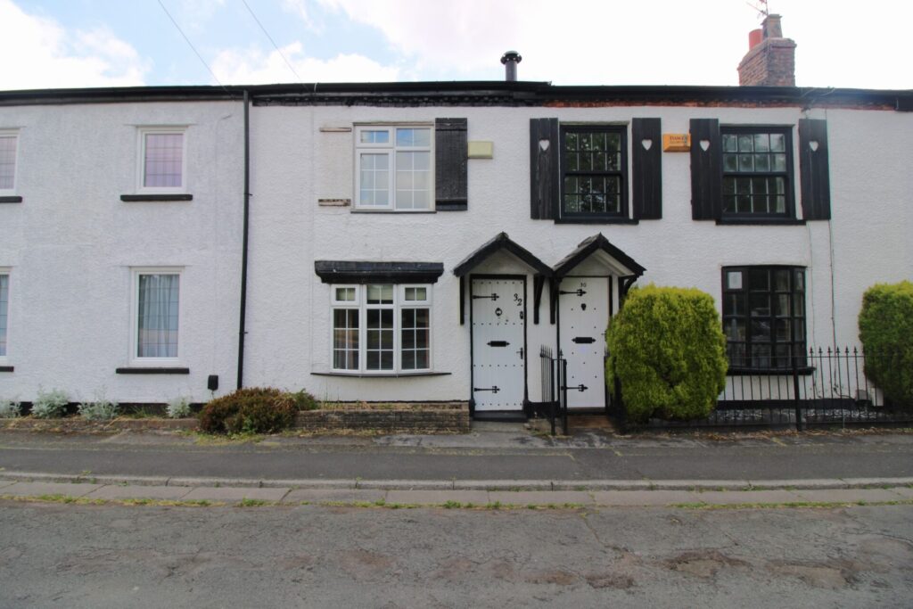 View full details for 32 Daisy Bank Lane - Heald Green - cheshire - SK8 3UB