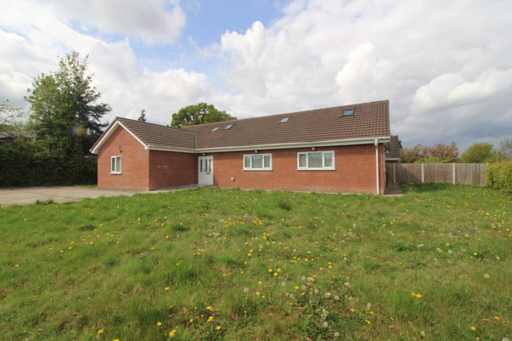 View full details for 270 Styal Road - Heald Green - Cheshire - S