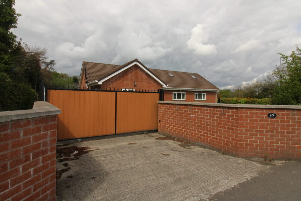 View full details for 270 Styal Road - Heald Green - Cheshire - S