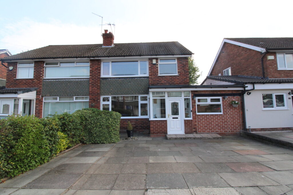 View full details for 48 Roundhey - Heald Green - Cheshire - SK8