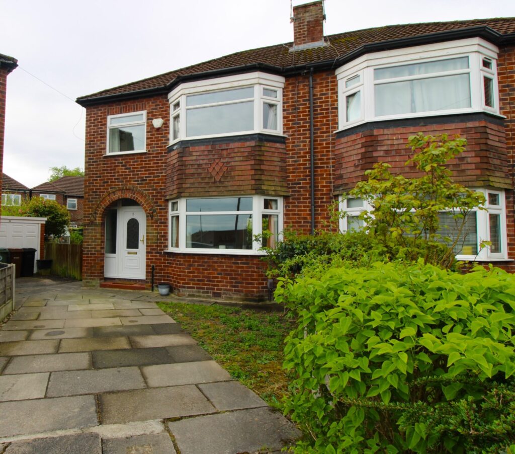 View full details for 5 Hurstvale Avenue - Heald Green - Cheshire - SK8