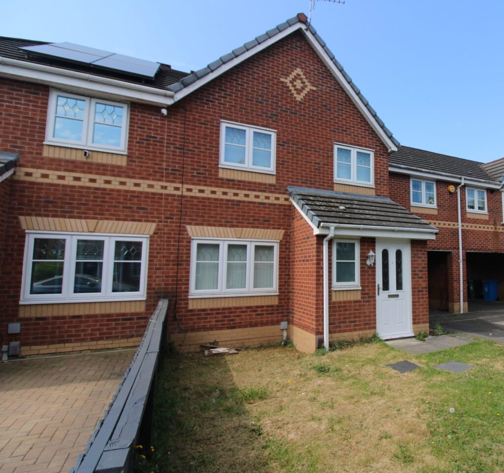 View full details for 35 Drake Avenue - Woodhouse Park - Manchester - M22