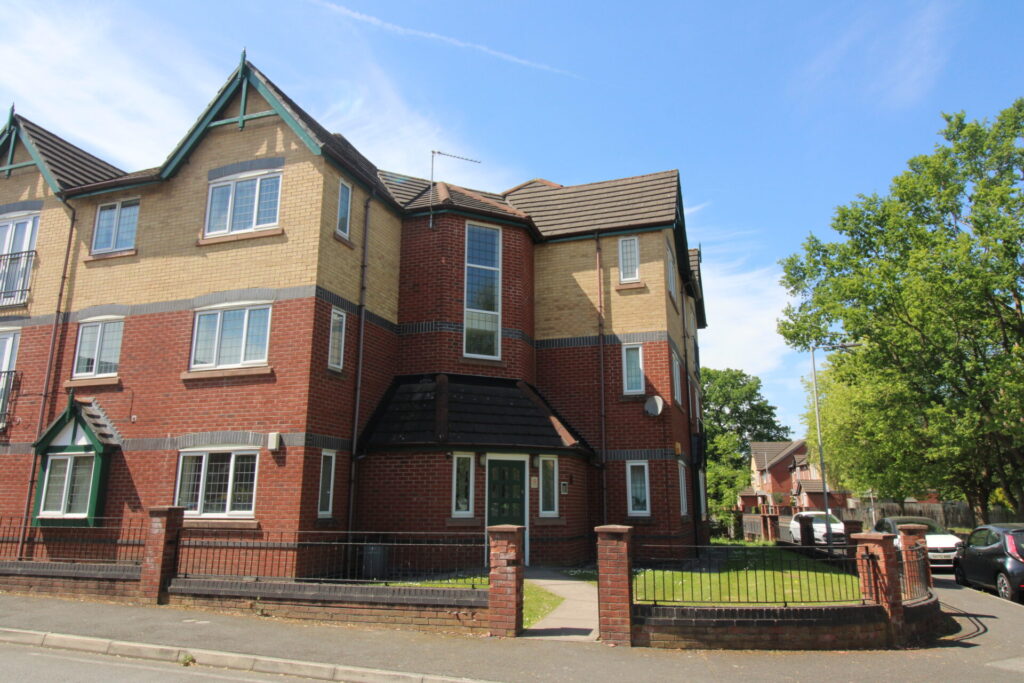 View full details for 27 Beamsley Drive - Woodhouse Park - Manchester - M22 1TZ