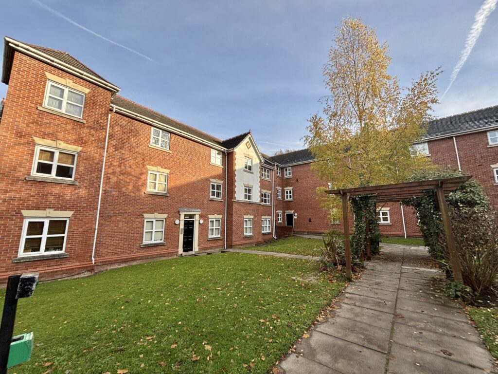 View full details for Apt 12, Greenwood Road - Sharston - Greater Manchester - M22
