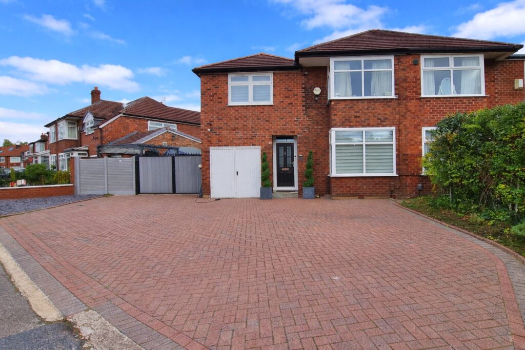View full details for Cleveleys Avenue - Heald Green - Cheshire - SK8