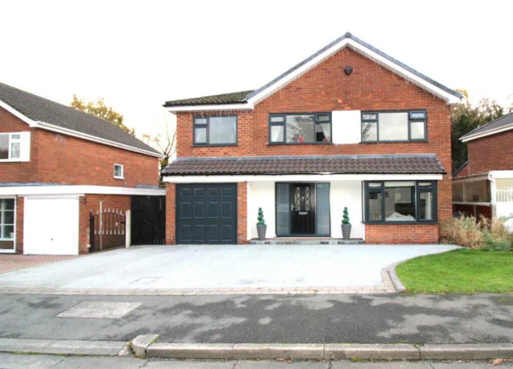 View full details for Firswood Mount - Gatley - Cheshire - SK8