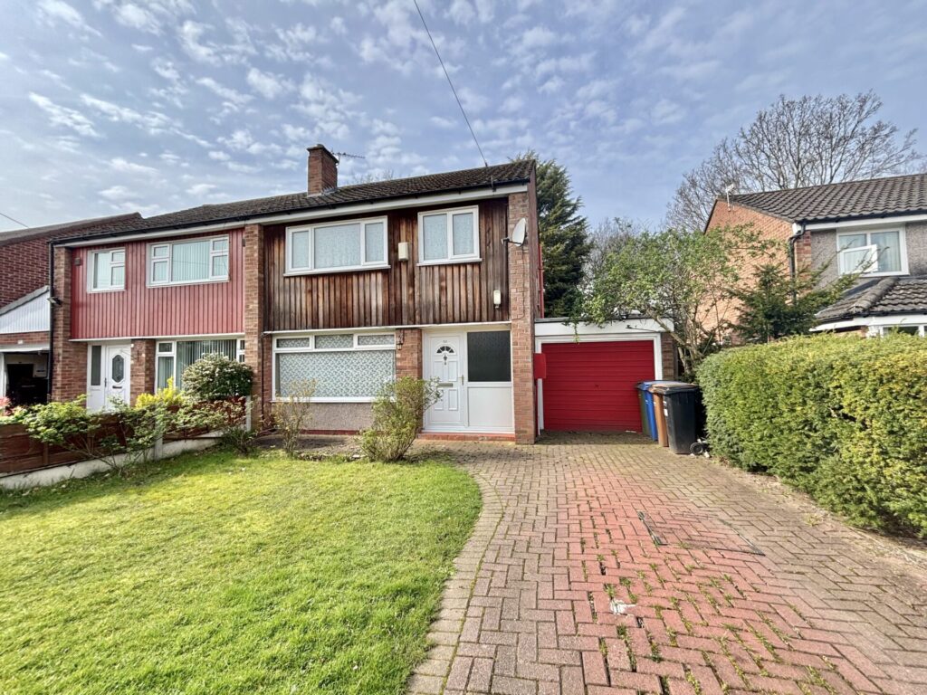 View full details for 50 Brandon Avenue - Heald Green - Cheshire - SK8