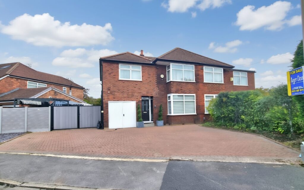 View full details for Cleveleys Avenue - Heald Green - Cheshire - SK8