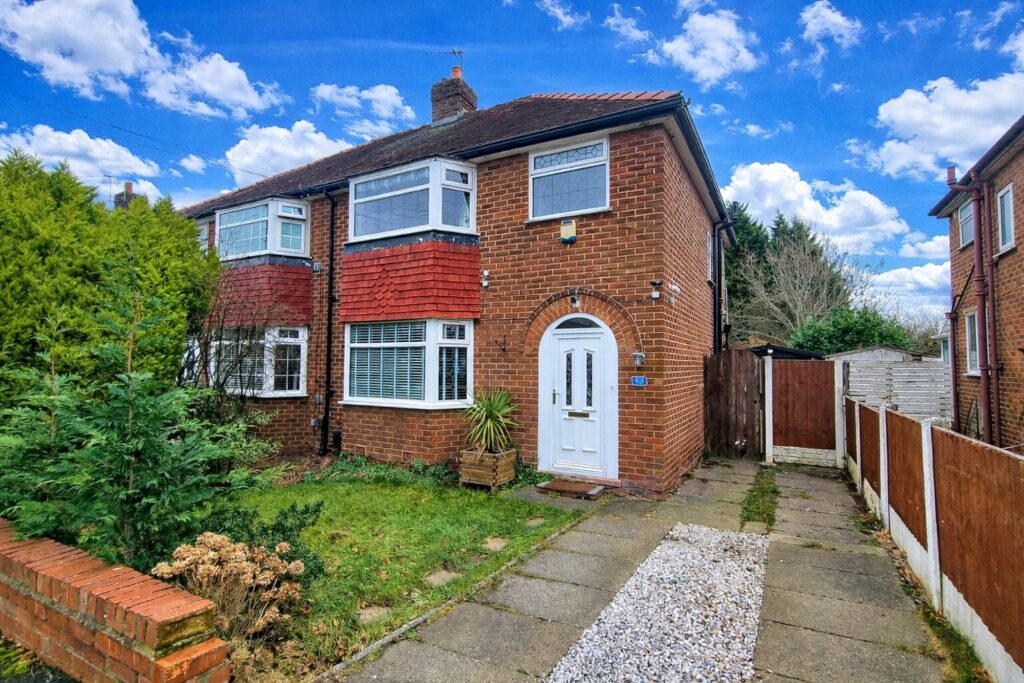 View full details for 43 Motcombe Road - Heald Green - Cheshire - SK8 3TT