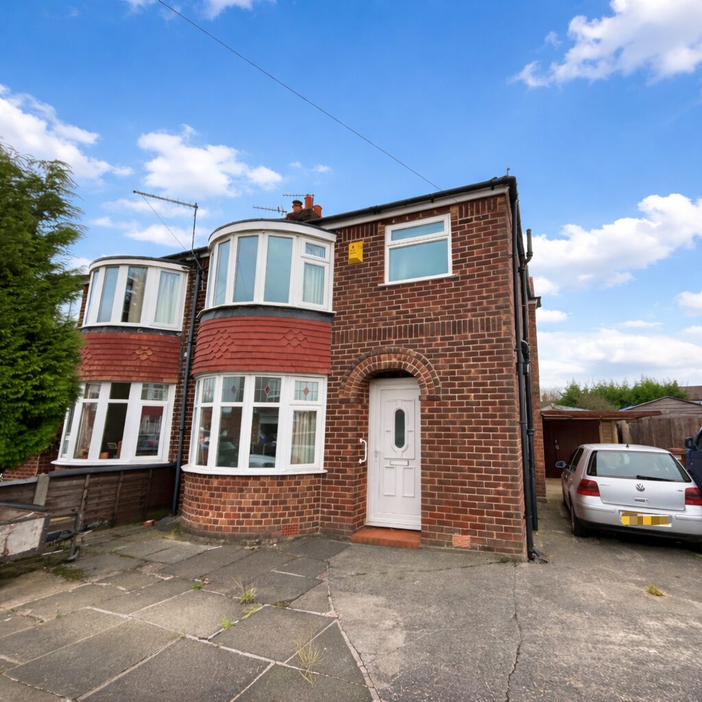 View full details for 11 Rosslyn Road - Heald Green - Cheshire - SK8