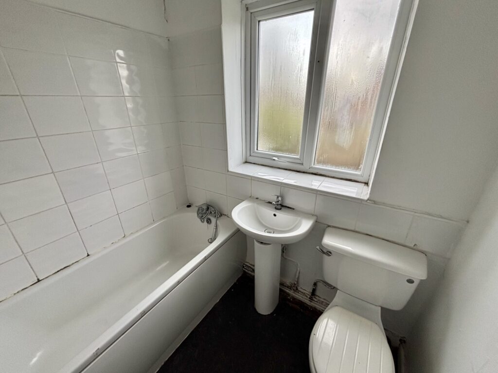 Image for 8 Knowe Avenue - Woodhouse Park - Manchester - M22 0FG