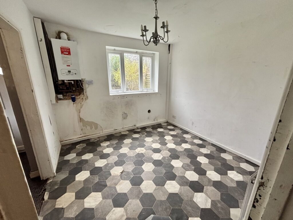 Image for 8 Knowe Avenue - Woodhouse Park - Manchester - M22 0FG