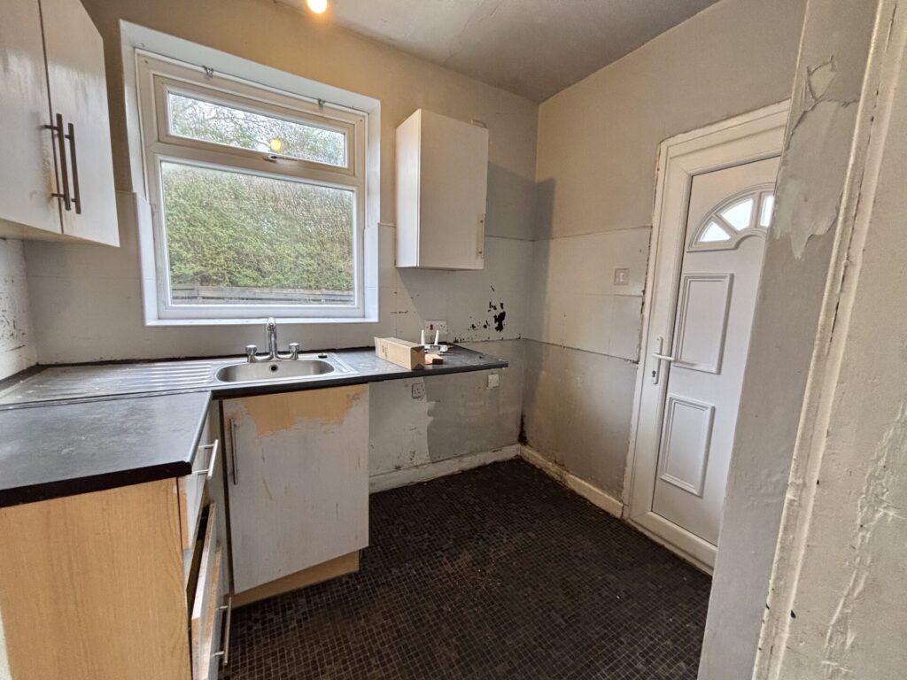 Image for 8 Knowe Avenue - Woodhouse Park - Manchester - M22 0FG